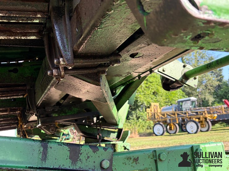 john-deere-644-6r36"-corn-head-w/unverferth-ht25-cart-image-11