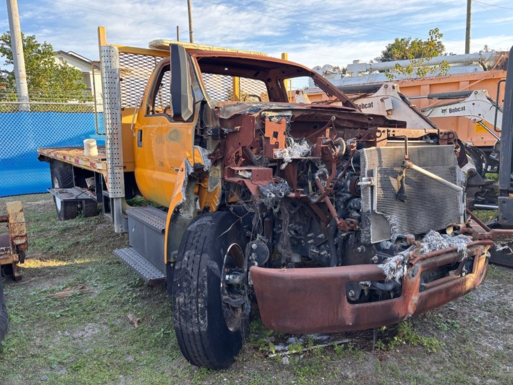 #46-•-ford-550-flatbed-cab-chassis-truck-with-headache-rack-image-6