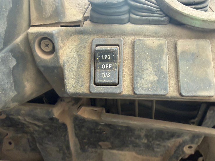 nissan-60-5,200-cap.-forklift-image-7
