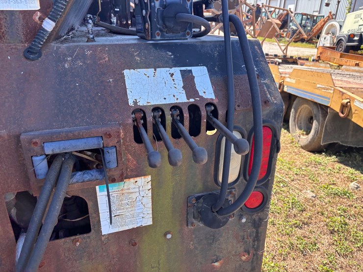 #23-•-ford-f-750-pb-loader-unitized-asphalt-patcher-truck-image-9