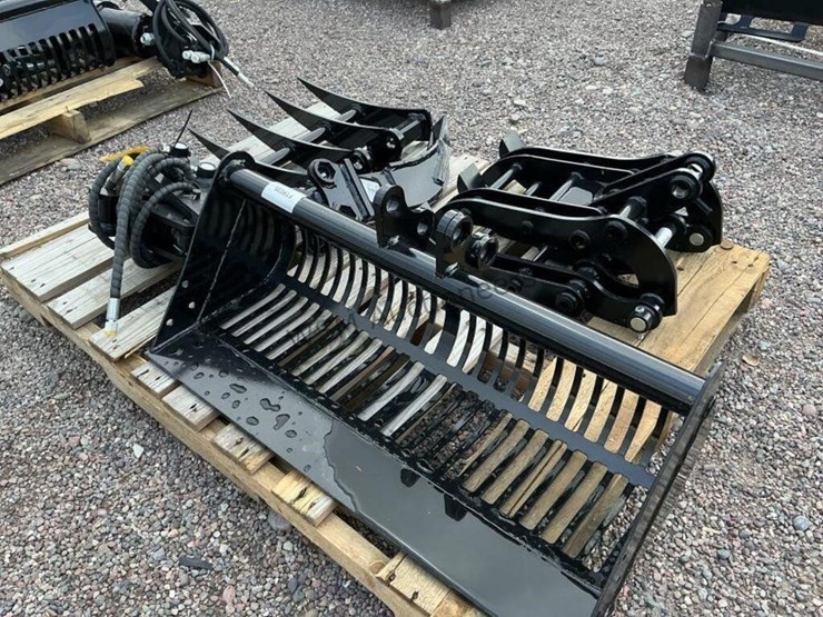 mini-excavator-attachments-image-3