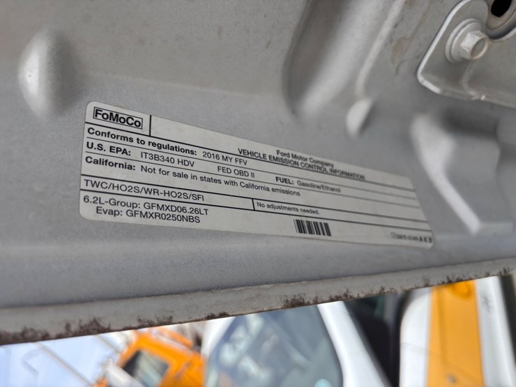 #60-•-ford-f-250-super-duty-crew-cab-pickup-truck-image-11