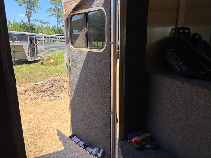 #9018-•-2001-hart-4-horse-gooseneck-trailer-image-9