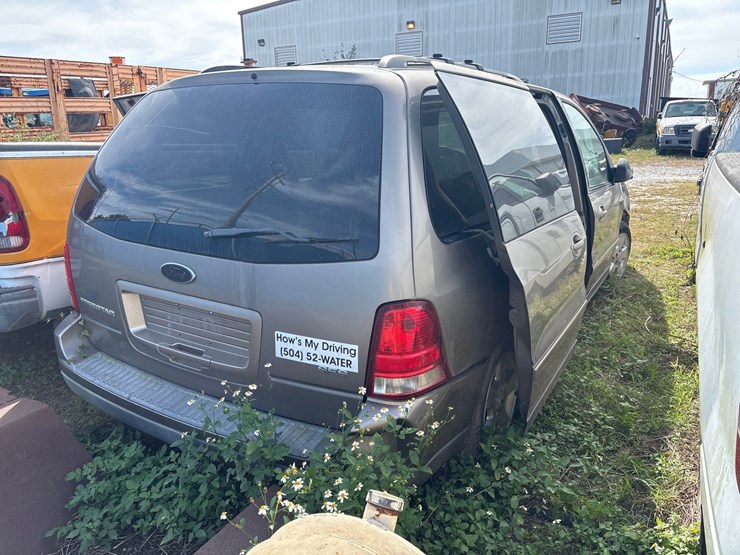 #57-•-ford-freestar-ses-minivan-image-3