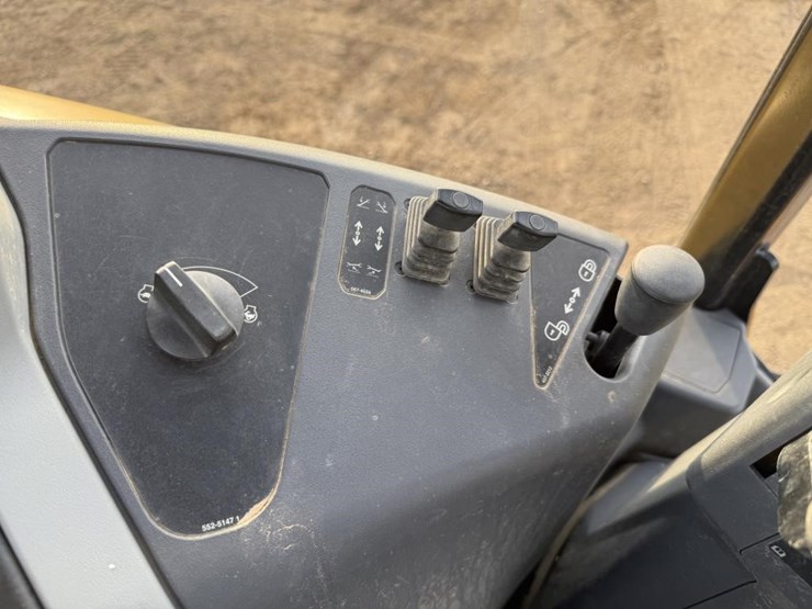 2025-caterpillar-420-image-20