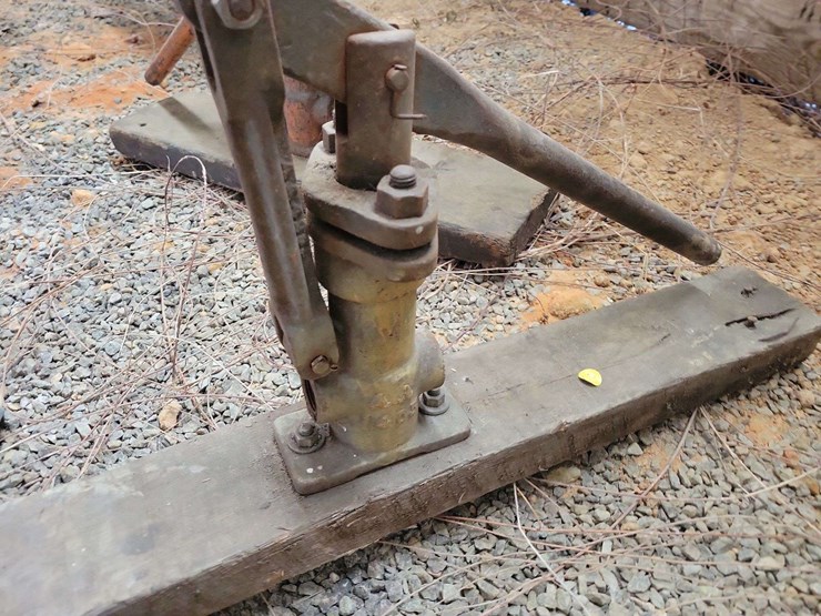 (2)-pumps-image-8