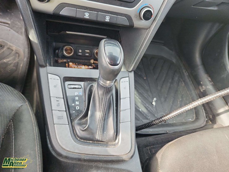 2018-hyundai-elantra-4dr-sedan-image-11