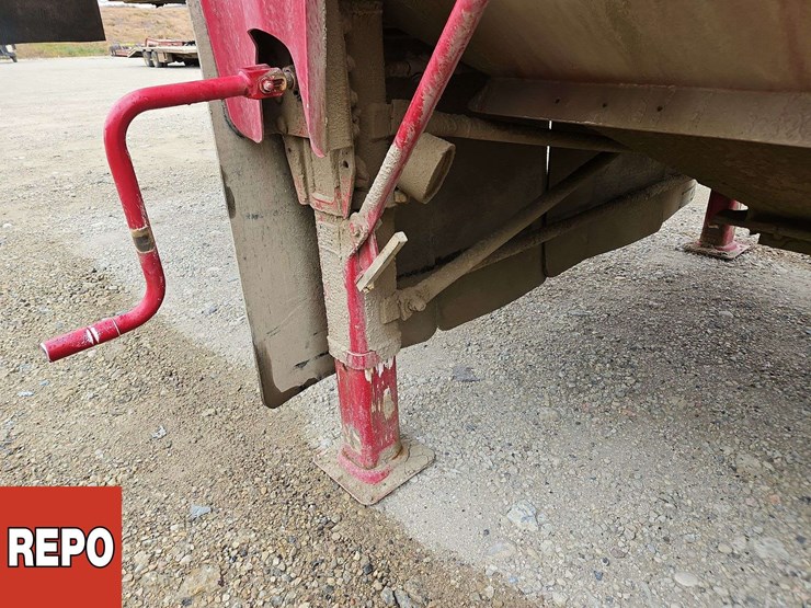 2024-doepker-grain-super-b-bulk-trailer-image-8