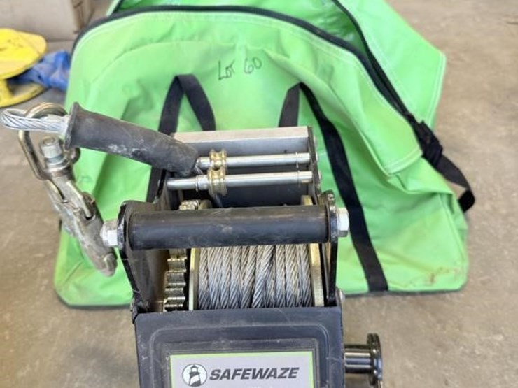 safwewaze-65'x1/4"-personel-winch-&-bag-image-3
