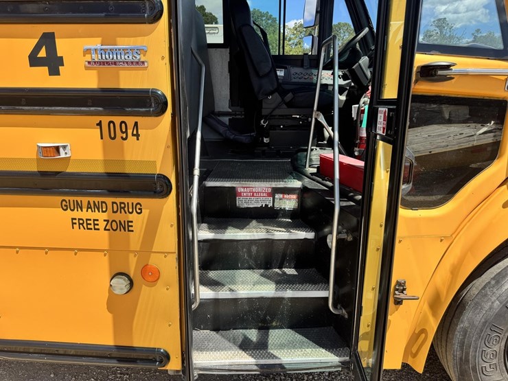 #278-•-2010-freightliner-b2-bus-image-7