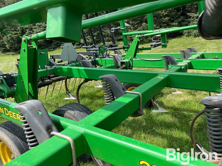 2011-john-deere-2210-31'5"-field-cultivator-image-16