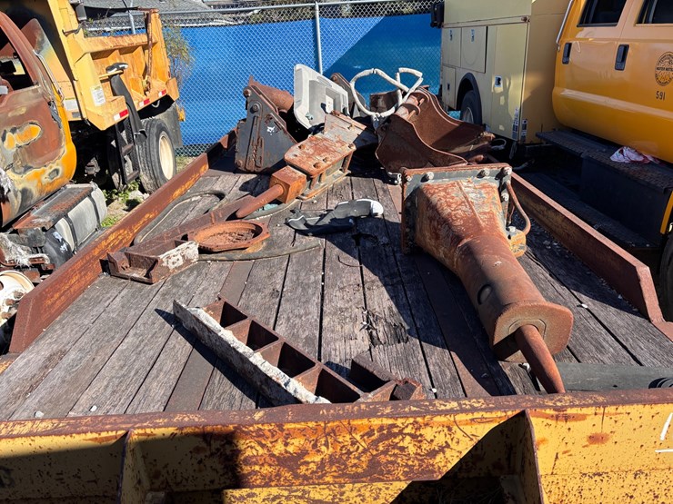 #10-•-interstate-flatbed-equipment-trailer-image-9