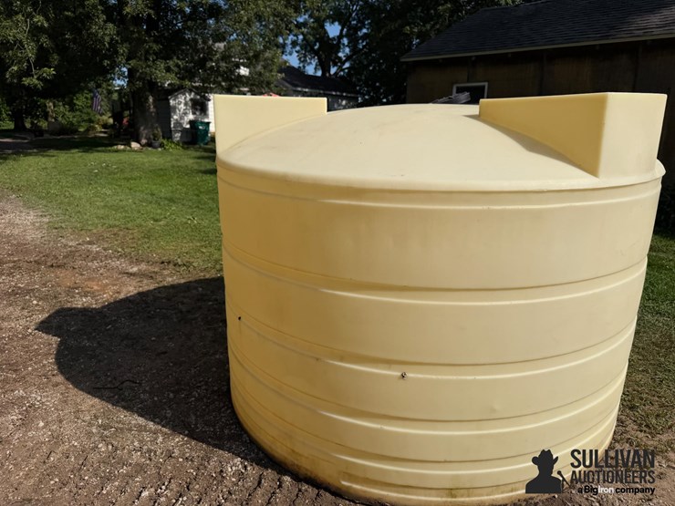 1,300-gal-poly-tank-image-8