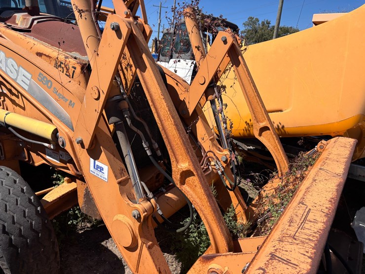 #40-•-case-590-super-m-series-3-backhoe-loader-image-2
