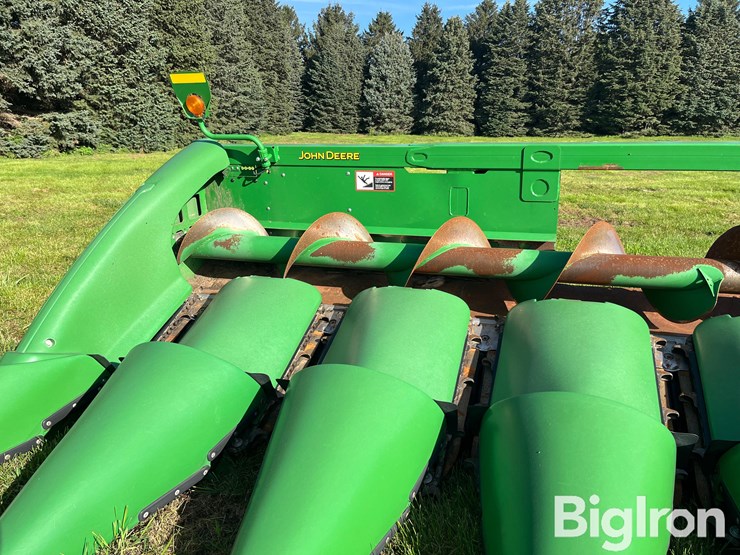 2015-john-deere-608c-corn-head-w/ez-trail-header-trailer-image-12