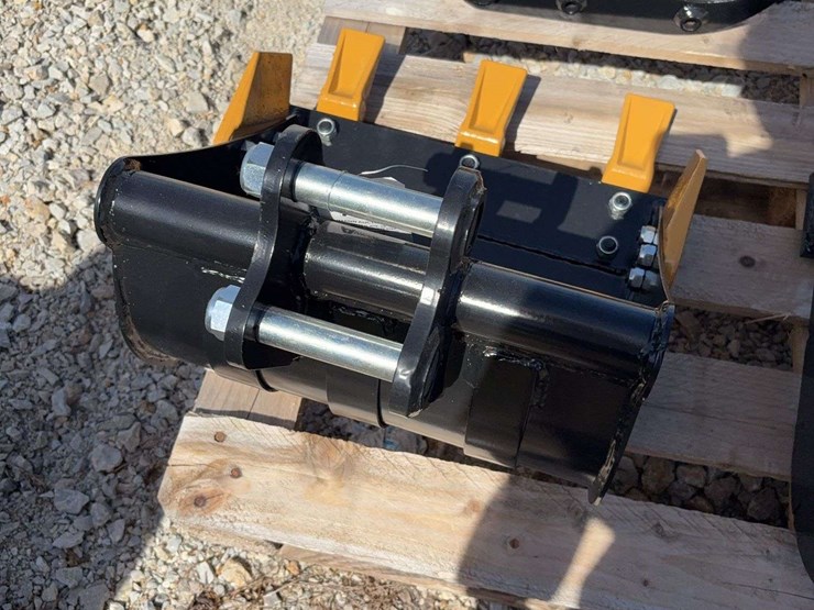 mini-excavator-bucket-with-teeth-image-3