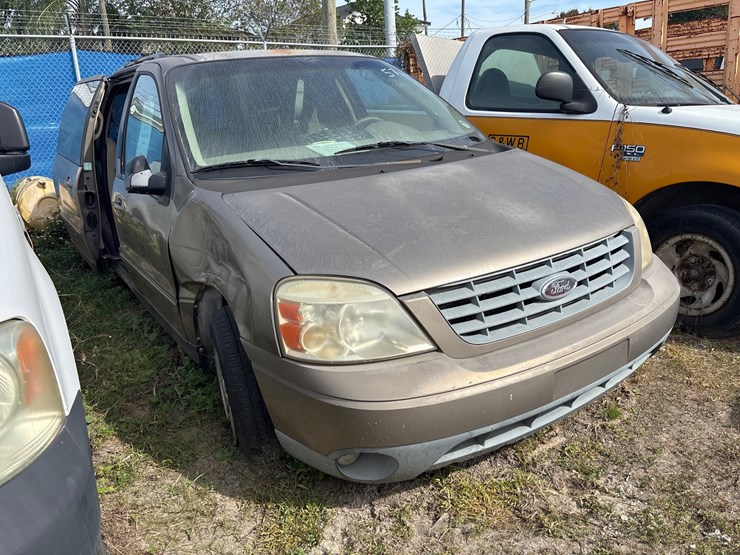#57-•-ford-freestar-ses-minivan-image-2