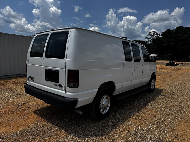 #265-•-2012-ford-econoline-van-image-5