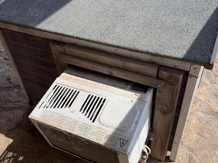 #6-•-fancy-dog-house-with-air-conditioning-27x42-image-3