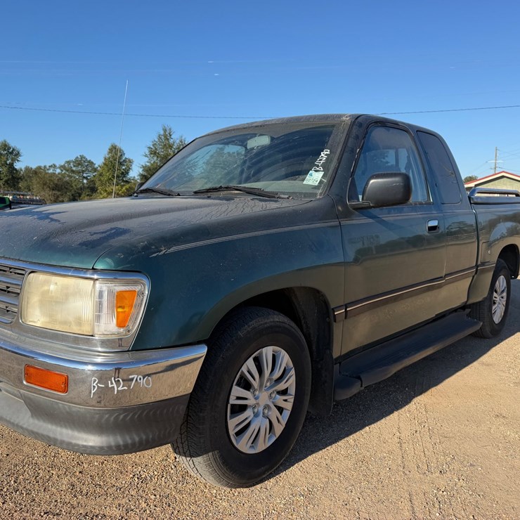 #42790 • 1998 TOYOTA T100 PICKUP TRUCK
