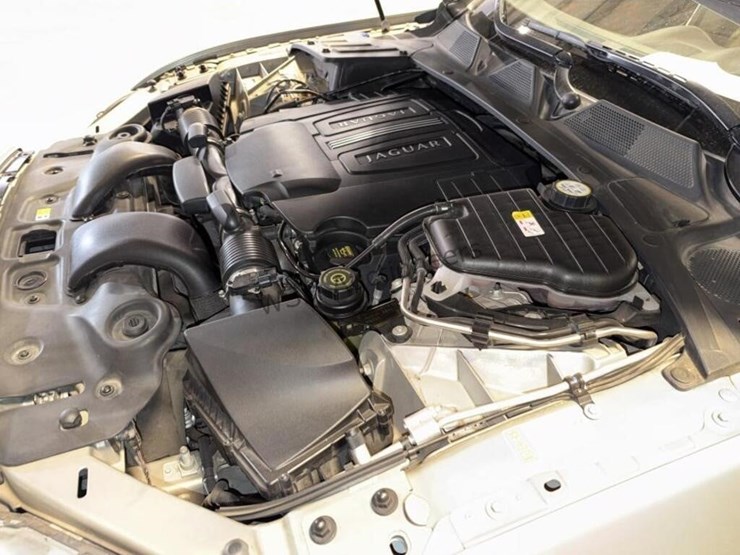 2012-jaguar-xjl-portfolio-sdn-image-13