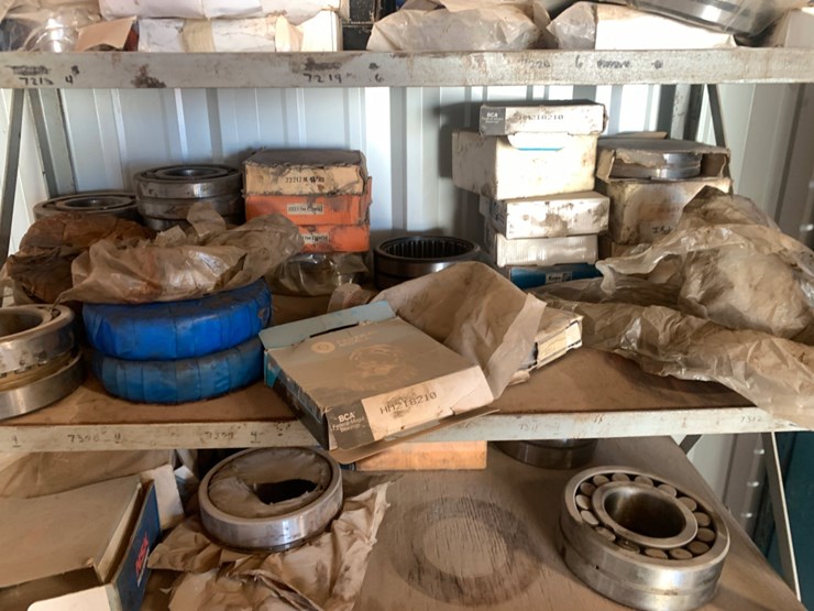 (2)-shelves-of-oil-seals-and-mogul-bearings-image-8