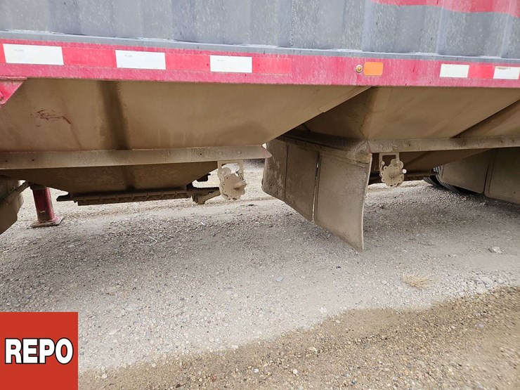 2024-doepker-grain-super-b-bulk-trailer-image-9