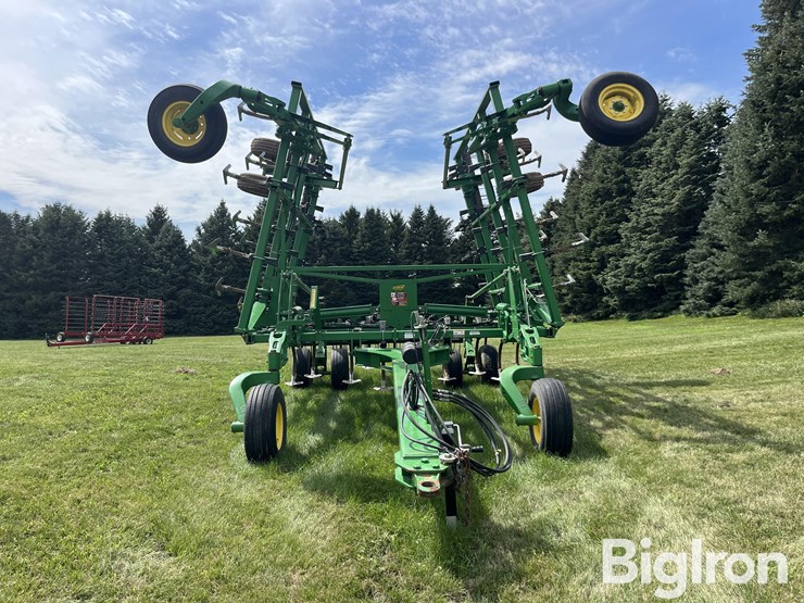 2011-john-deere-2210-31'5"-field-cultivator-image-2