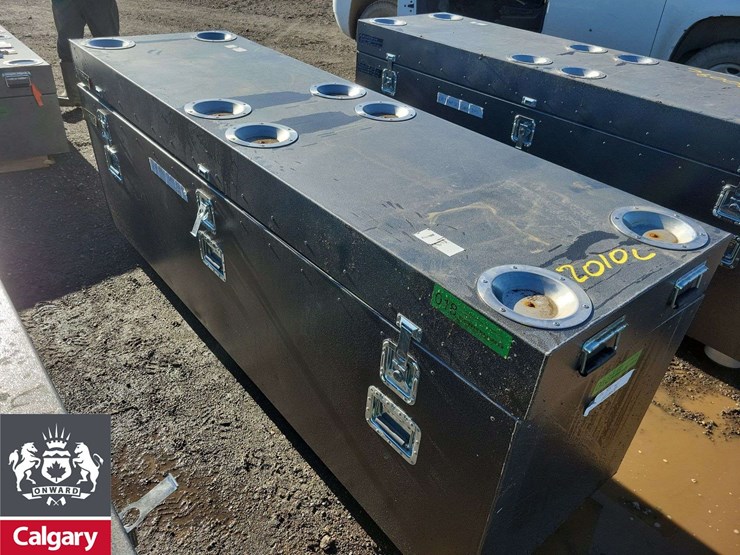 metal-locking-case-94"x28"x33-lh19x35-harness,-weather-cap,-vinyl-walls-image-10