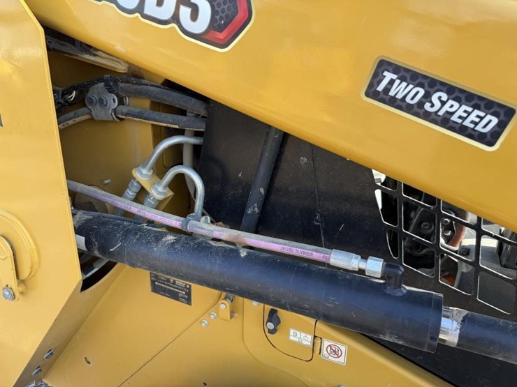 2022-caterpillar-279d3-image-26