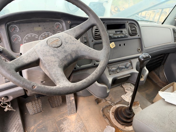 2006-freightliner-m2-106-winch-truck-image-10
