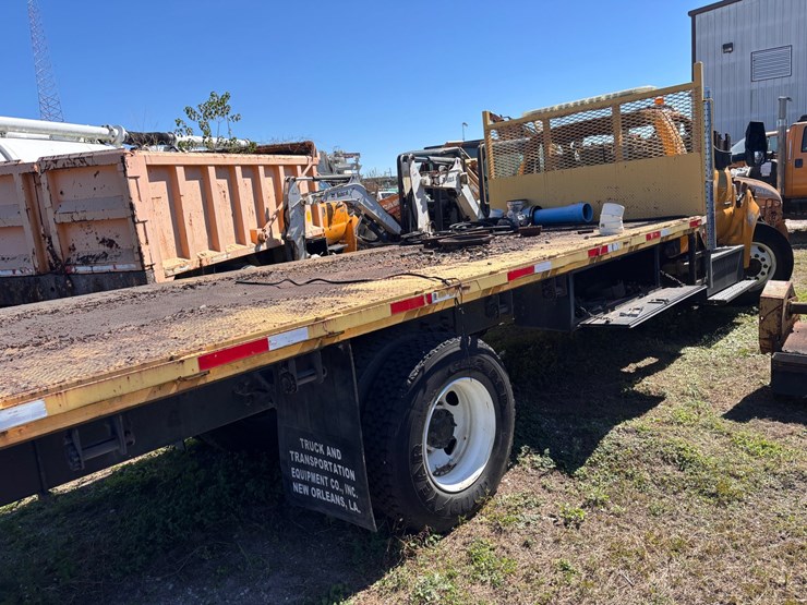 #46-•-ford-550-flatbed-cab-chassis-truck-with-headache-rack-image-3