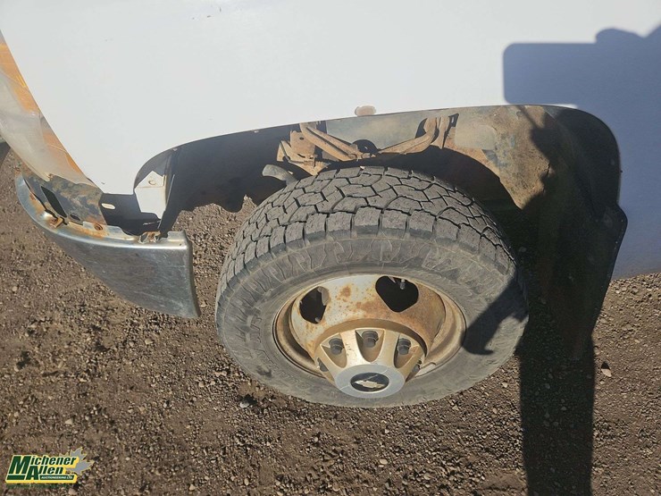 2013-chevrolet-silverado-3500hd-4x4-s/a-deck-truck-image-10