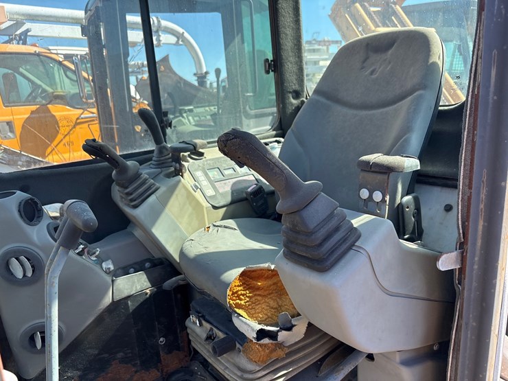 #43-•-2010-bobcat-mini-excavator-image-10