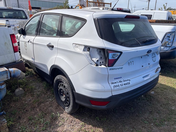 #62-•-ford-escape-four-door-compact-suv-image-4