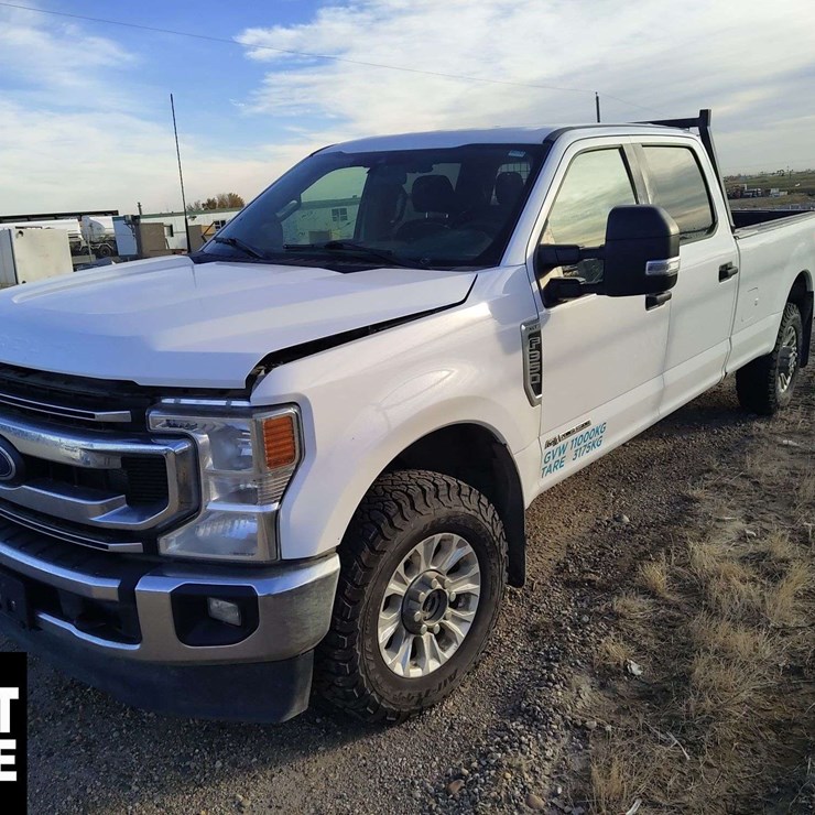 Non-Operable 2022 Ford F-350 Super Duty 4x4 XLT 4dr Crew Cab 8 ft. LB SRW
