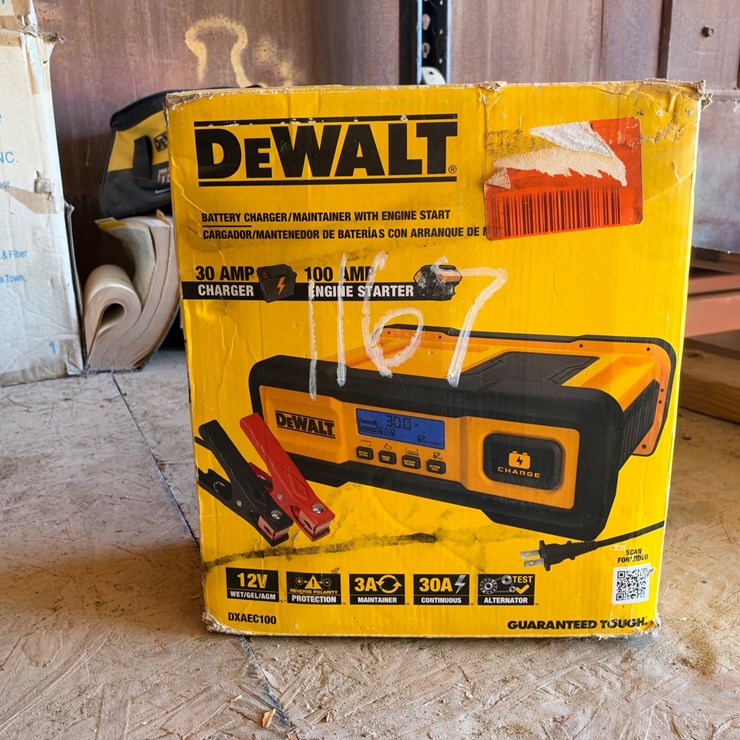 #1167 • DeWalt Battery Charger 30 AMP Charger/ 100 AMP Engine Starter