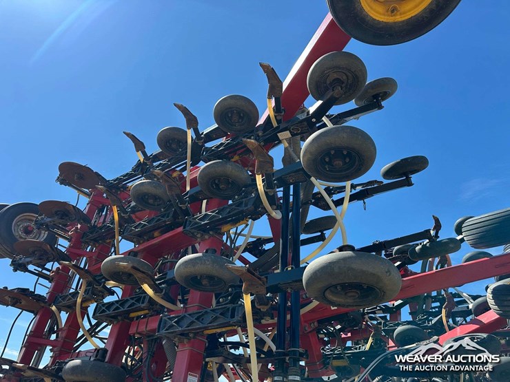 2011-bourgault-3310-55-55-ft.-seeder-image-32