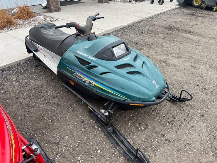 1996-ski-doo-snowmobile-image-3
