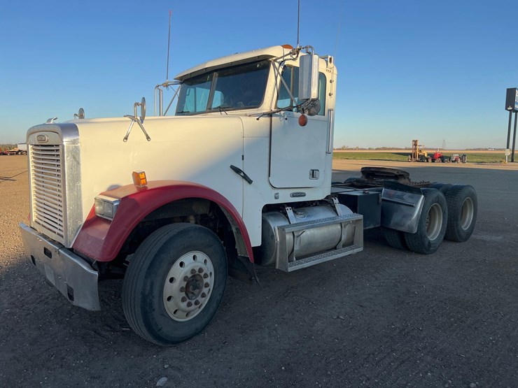 1996-freightliner-day-cab-image-1