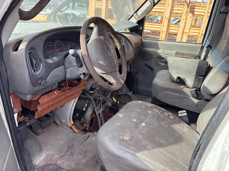 #52-•-ford-e-150-econoline-full-size-cargo-van-image-6