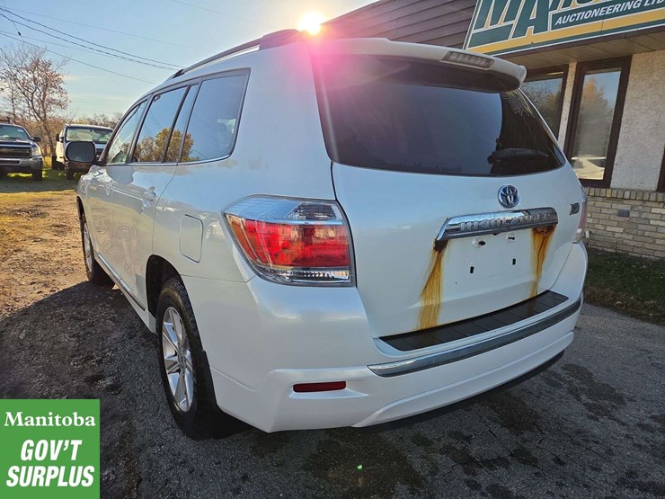 2013-toyota-highlander-hybrid-image-4