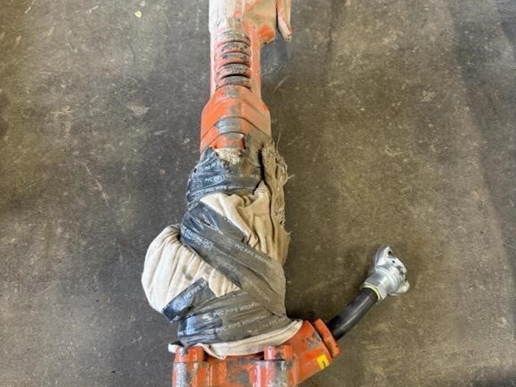 apt-60-lb-pnuematic-jack-hammer-image-1