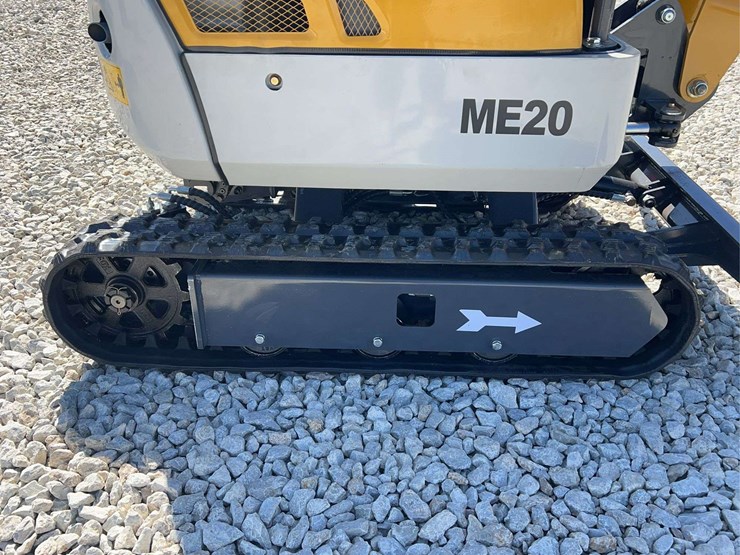 me20-mini-excavator-image-11