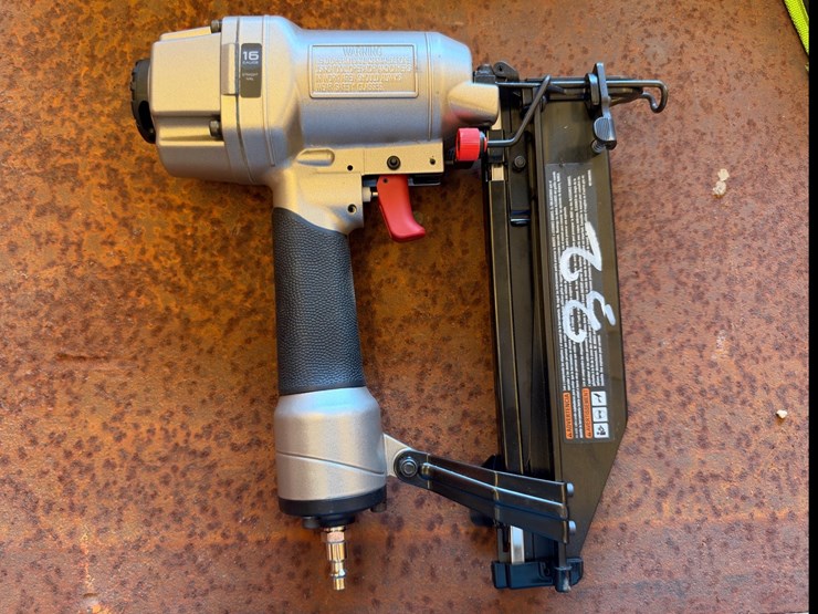 #32-•-porter-cable-pneumatic-nail-gun-image-1