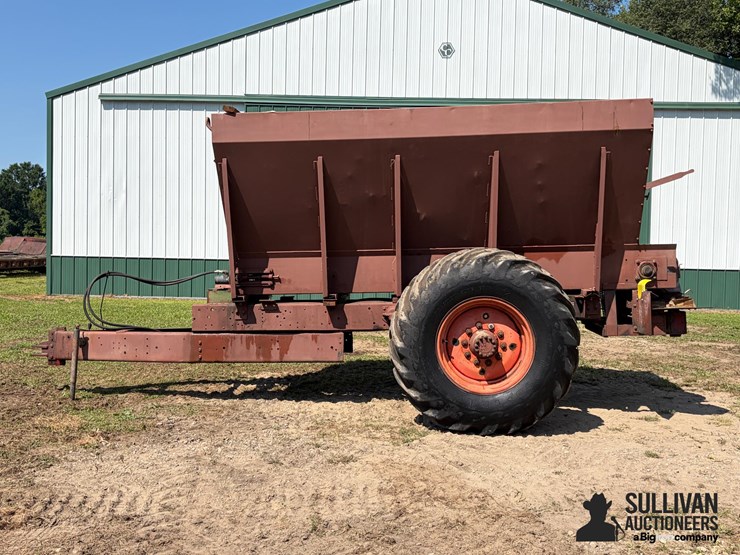 highway-equipment-company-l-70-11-8-ton-lime-spreader-image-8