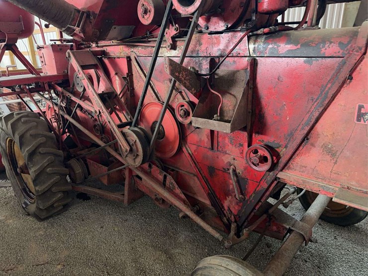 massey-harris-35-combine-image-23