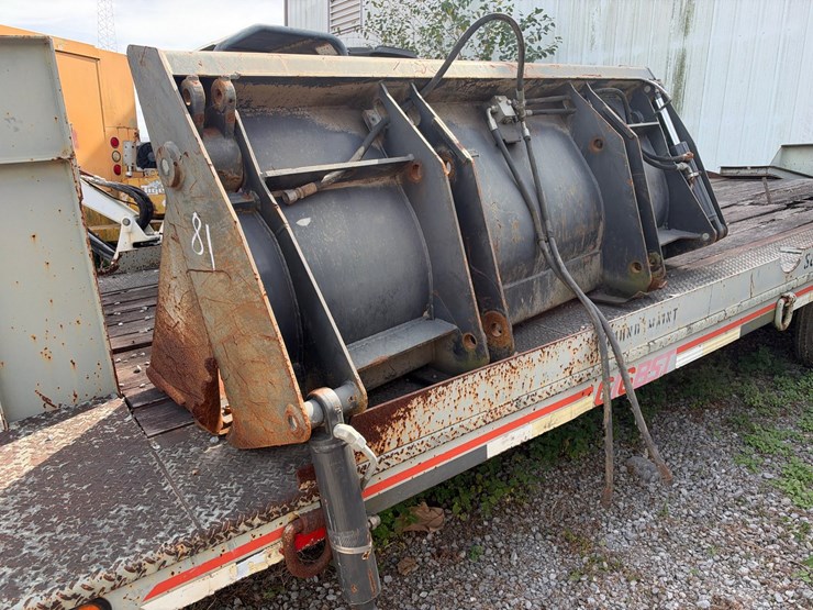 #81-•-8ft-hyd-loader-bucket-image-3