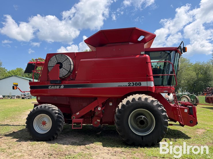 2006-case-ih-2388-axial-flow-combine-image-4