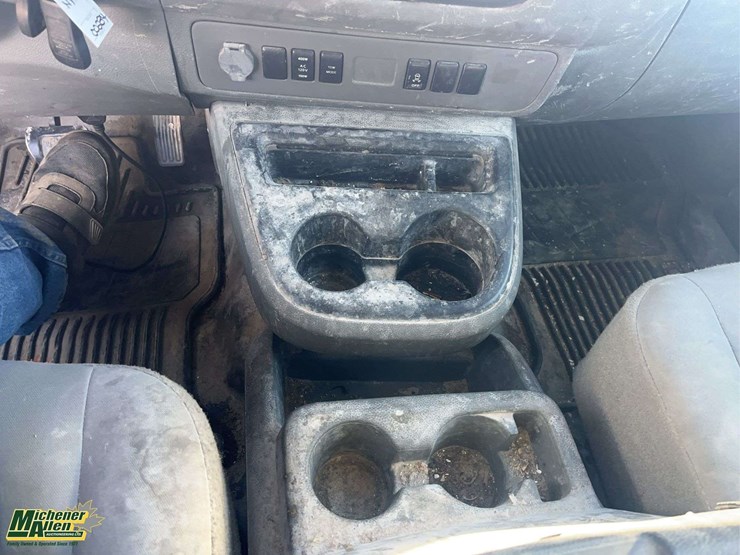 2012-nissan-nv-cargo-van-image-19